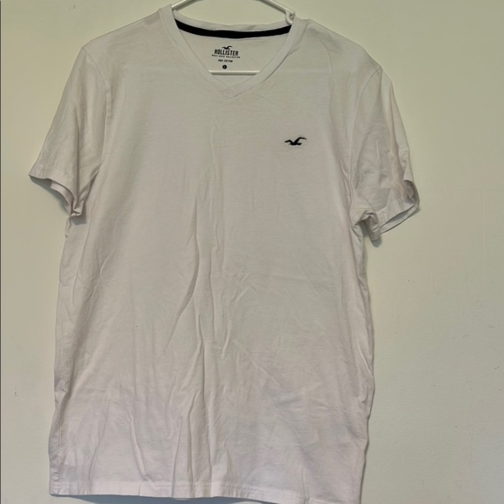 Hollister Men’s V-Neck White T-Shirt – Classic Casual Style Large